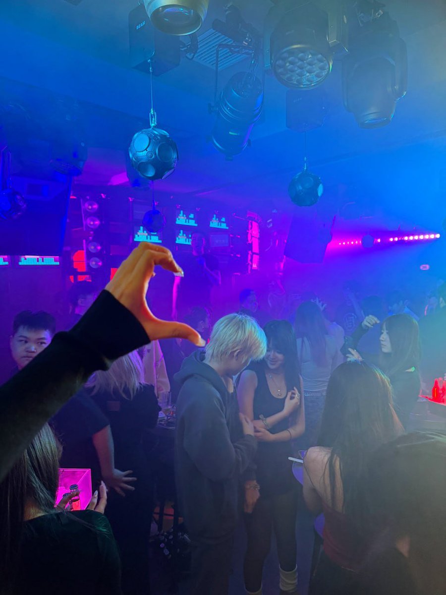 _O72O__'s tweet photo. 今天出来享受一下外面的世界有多么开心嘿嘿🥰🥰 https://t.co/CCGWUtIhUH