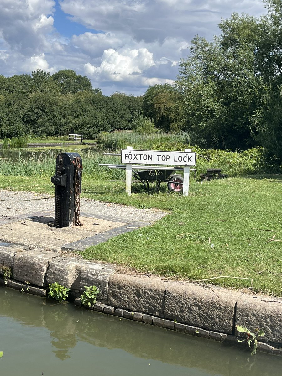 smellen_66's tweet photo. Another lovely day on the #GrandUnionCanal todayโฆmoored up at #FoxtonLocks to write some letters & have the obligatory ice-cream before heading down the locks tomorrow.โ๏ธ๐ฆ๐ฆโ๏ธ๐ฎ
Thanks as always to @CanalRiverTrustย
#LifesBetterByWater ๐๐ https://t.co/BLcMdqmxOC