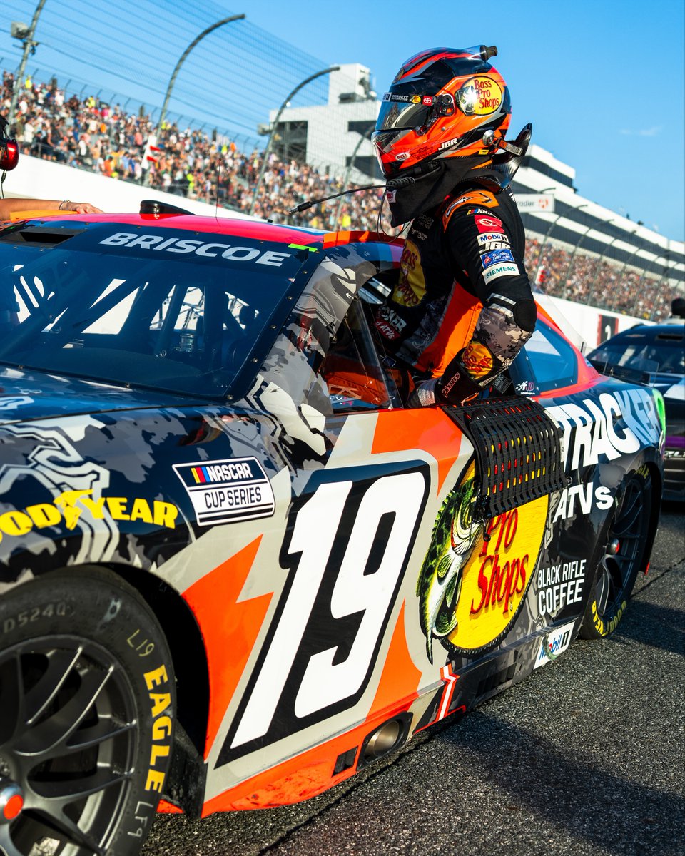 NASCAR's tweet image. The No. 19 team is finding its stride.
@chasebriscoe's P2 at the @MonsterMile is his third top-two finish of the season, all of which have come in the last five races. 馃敟