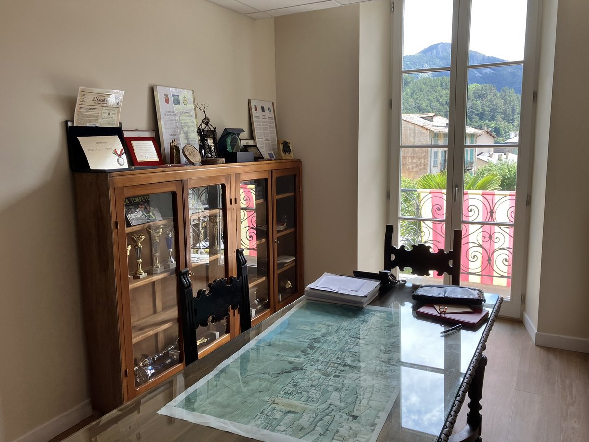 À <a href="/tende/">tende</a> avec le maire pour  échanger sur tous les sujets  mobile et fibre depuis 5 ans 

   ✅ La fibre <a href="/thd06/">아유미</a> est arrivée le mois dernier
   ✅ Le relais #Newdeal #laminiere en mai 
   ✅Le tunnel de tende est réouvert depuis juin

Et les autres sujets continuent à avancer 👍