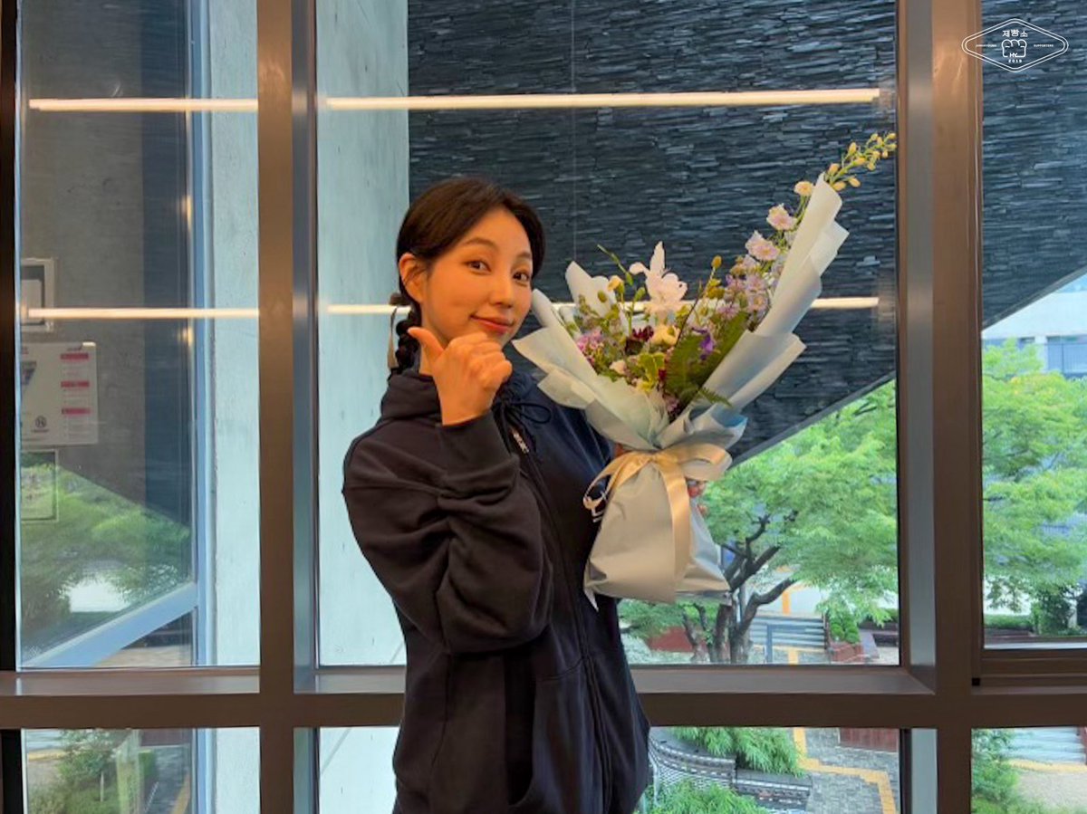 HY_bakery's tweet photo. 컴퍼니에서 보내주신 인증사진입니다🌺🍫 https://t.co/ADs4RaQ9NO