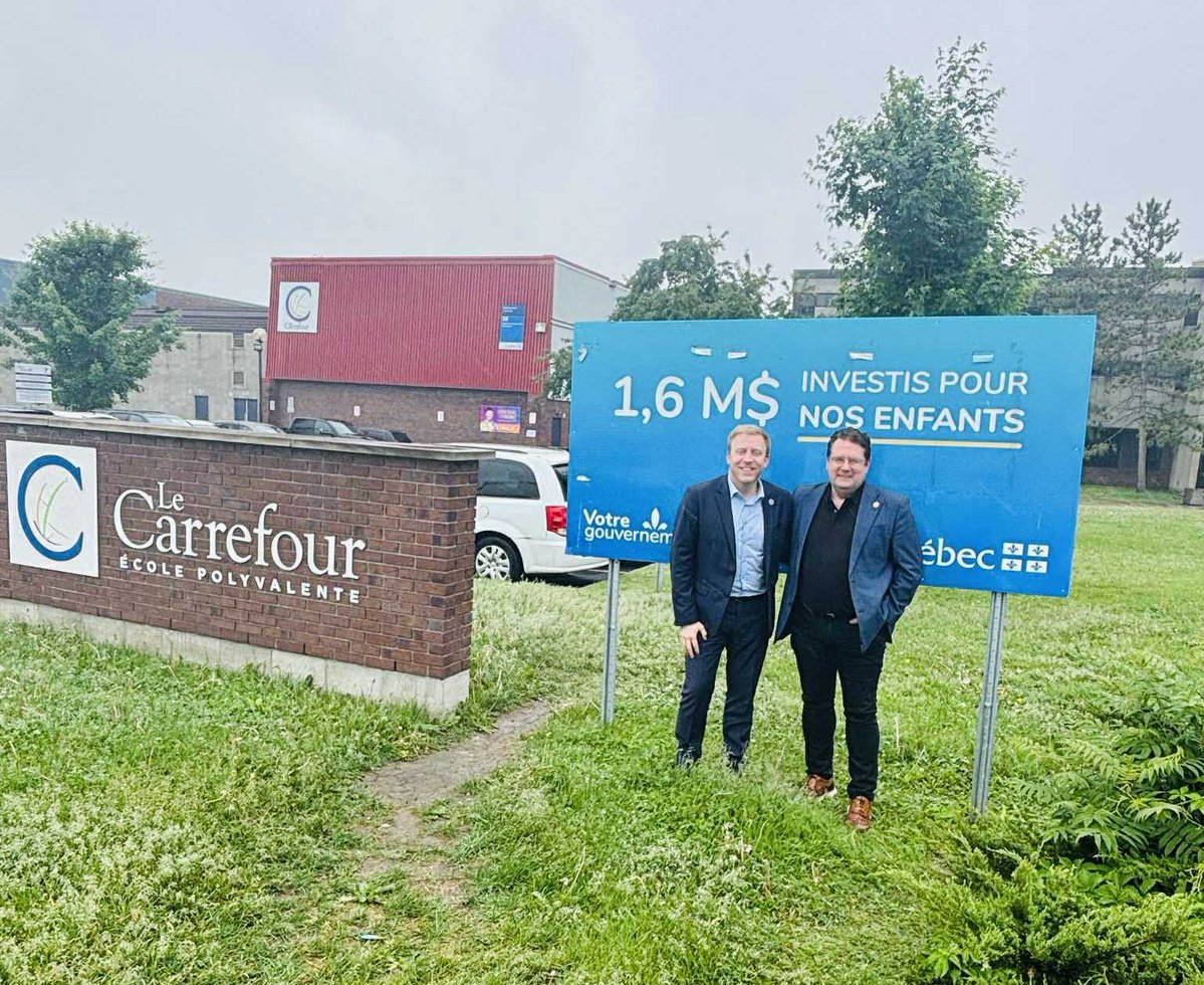mlevesquecaq's tweet image. Afin d’offrir aux élèves de Chapleau et de Gatineau un environnement extérieur stimulant, je suis fier d’annoncer, en compagnie du ministre de l’Éducation, @BDrainvilleQc , un investissement de 1 660 972 dollars pour permettre la réalisation de nombreux projets d’amélioration de…