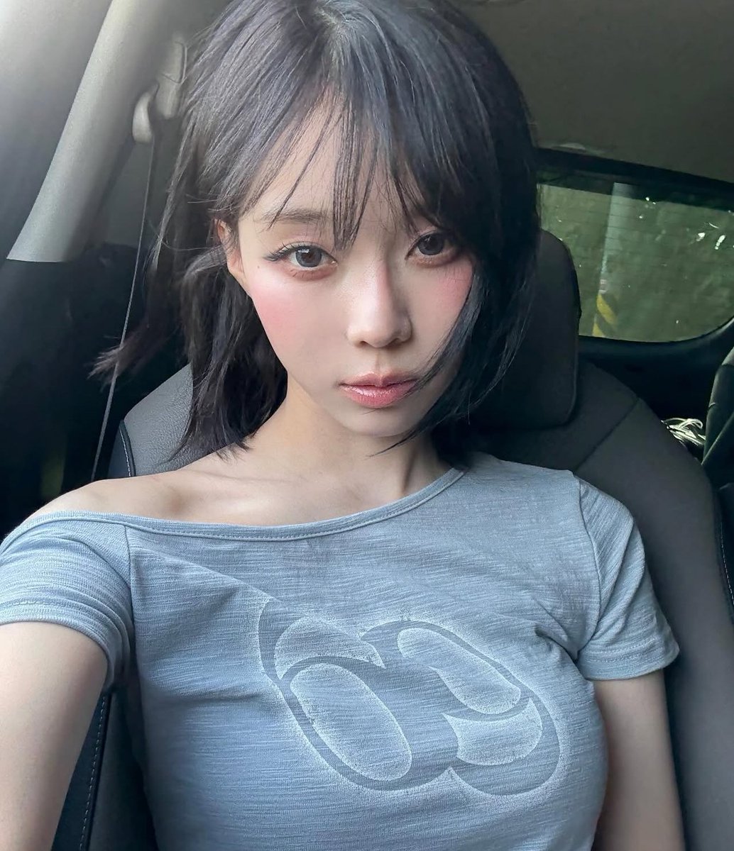 icurina's tweet photo. no man will ever deserve her https://t.co/HmuvoqyECM