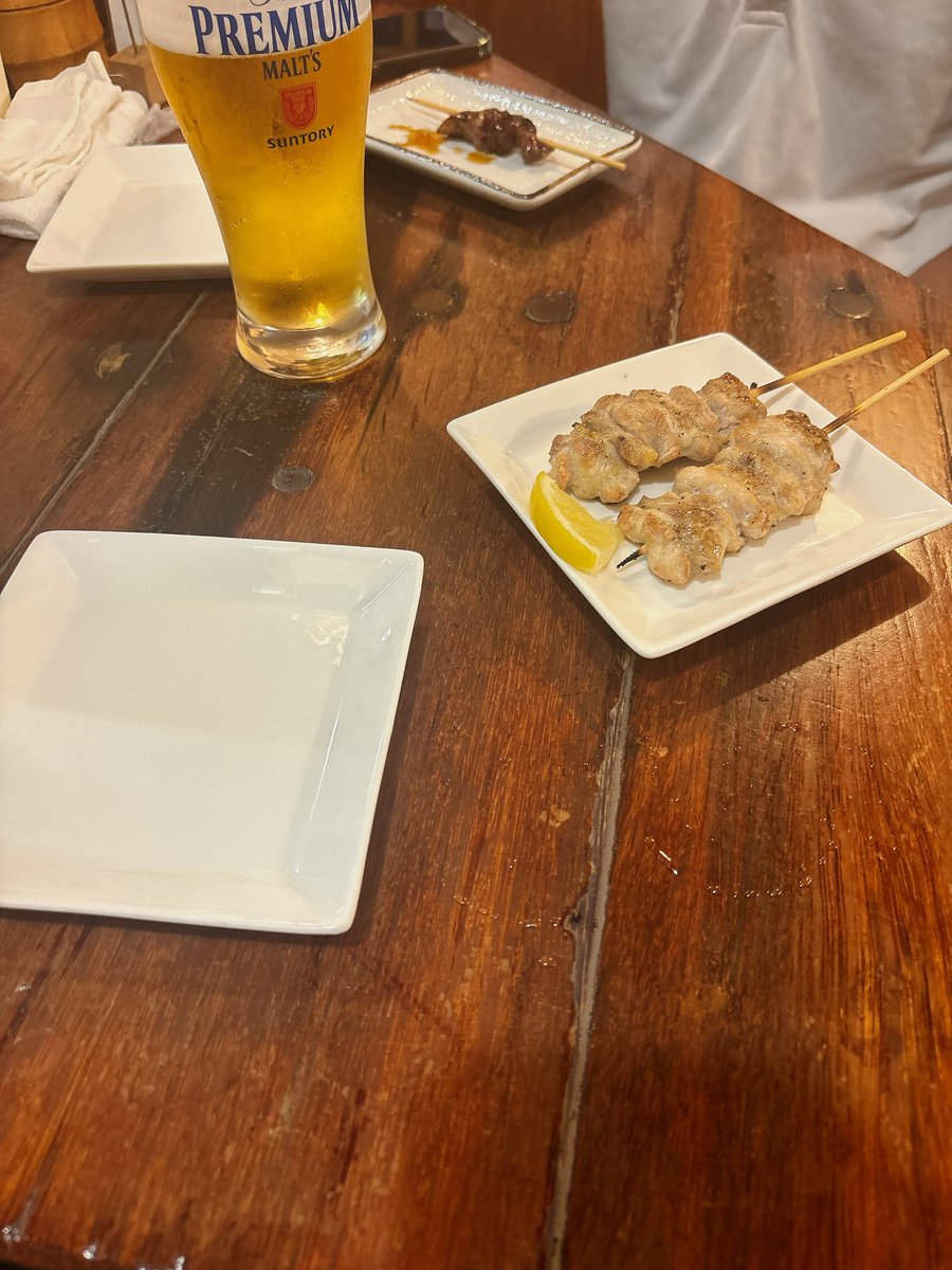 m_cz7's tweet photo. 仕事終わり飲んできたけど帰り間際に今日もかわいかった癒しをありがとうとか言われたけどわたしひたすら焼き鳥とアルコール頬張ってただけだった https://t.co/YM0tPg8JSB