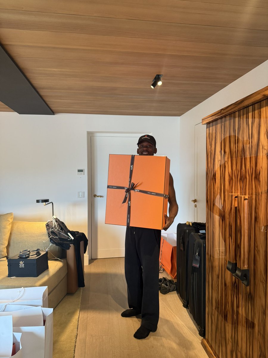 mreazi's tweet image. Nepo Baby 🧁