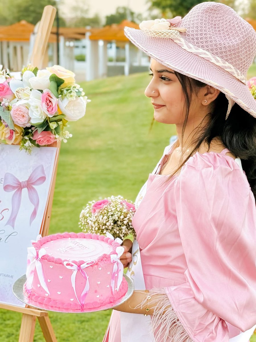 Blending my Indian roots with Emirati dreams 💫🌸
A little pink, a lot of grace — life feels beautiful in the UAE 💕🎀
#IndianInUAE #UAEVibes #DesiGirl #DubaiStyle #PinkAesthetic #EmiratiLife #GirlPower #SouthAsianBeauty #LivingInStyle #ElegantVibes #uae #dubai #Dubaigirl #Faza