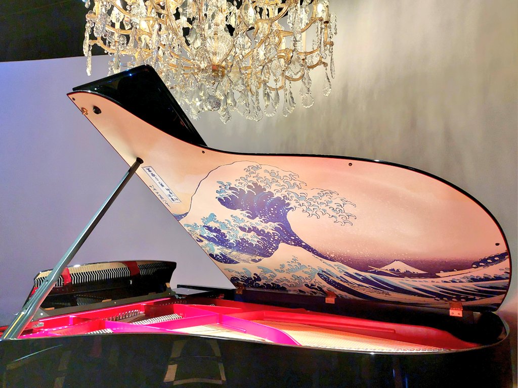 2_t_s's tweet image. 大阪・関西万博3-②
オーストリアパビリオン🎼
見たかった北斎ピアノ!‼🎹
ものっそい綺麗✨✨
世界に16台で、お値段は五千万だそう|゚Д゚)))
演奏も聴けて大満足🙂💭
可愛いうちわもありがとう♡