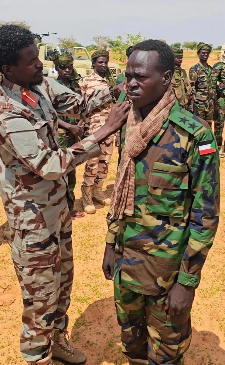 Jsamfdarfur's tweet image. القوة المشتركة لحركات الكفاح المسلح

⭕ بيان تكريم ⭕

تكريم المناضل الملازم أول محمد علي دفع الله (بورمي)

 تكرم القوة المشتركة المناضل الملازم أول محمد علي دفع الله (بورمي) ، إذ يحتفي به قادة القوة من ضباط و ضباط الصف والجنود لشجاعته بأنه سطّر ملحمة أسطورية في معركة أم صميمة ،…