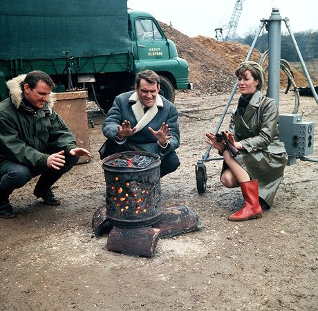 RodneyMarshall1's tweet image. Keeping warm in between takes in a quarry on The Baron. The glamour of location filming...