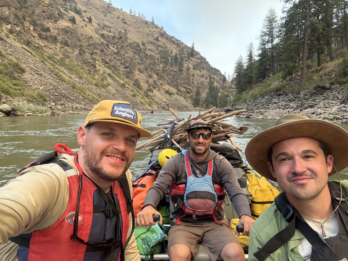 c_m_dangelo's tweet image. .@JamesCTobias and I are back from a wild trip down the Main Salmon. Floated through a wildfire, caught a gorgeous bull trout (quite a surprise!), gazed at the stars, drank beer from a booty after capsizing in a Class IV rapid. Feeling alive, humbled and recharged.