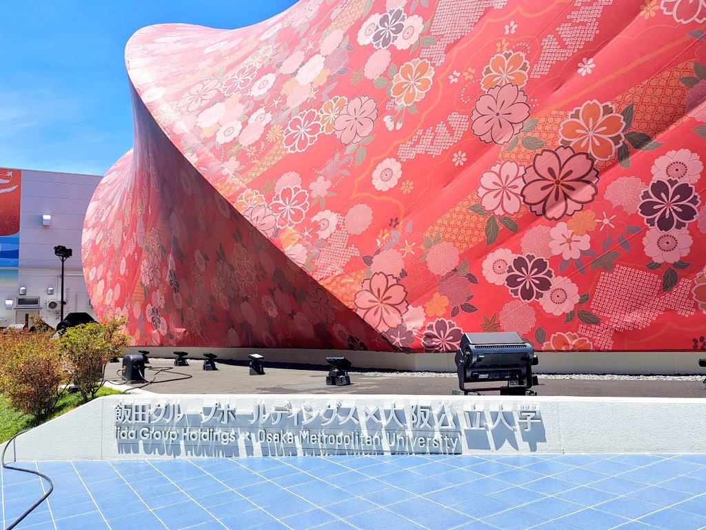 2_t_s's tweet image. 大阪・関西万博3-⑤
飯田グループ×大阪公立大学共同出展館
とにかく強烈に印象に残る西陣織の鮮やかさ!
この外観で、中は未来都市についてのアレコレというのがまた素晴らしい💭
ミャクたんを探せ↓は、時間が掛かりそうやったからパスしたけど、ちょっとした遊び心も楽しいね💃