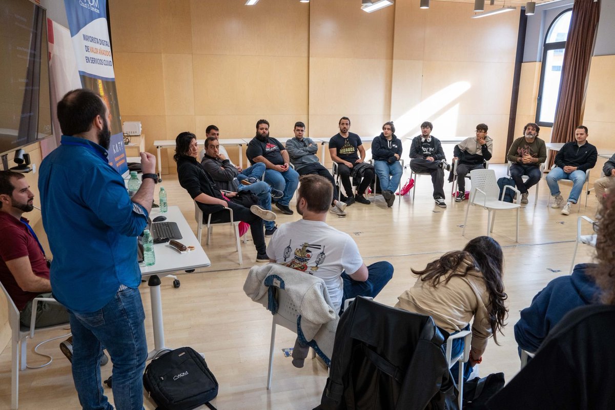 MorcillaConf's tweet image. La #MorcillaConf no sería lo que es sin la @ui1Universidad, que nos acogió con los brazos abiertos 🙌

Volvemos a su sede en Burgos para celebrar el 10º aniversario de la gran fiesta de la informática en Castilla y León 🎉

Reserva ya tu entrada en morcillaconf.es