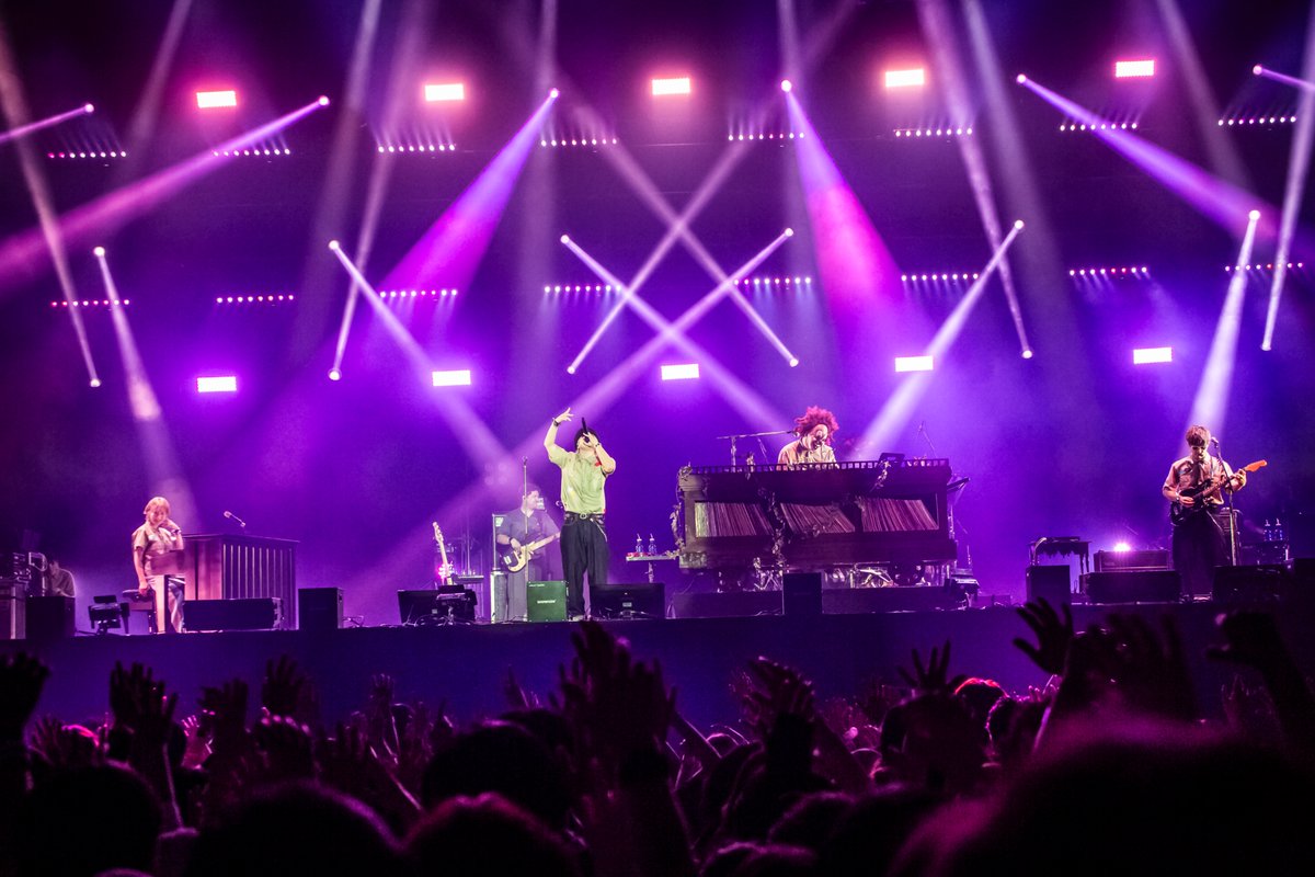 NUMBERSHOT_'s tweet photo. 【SEKAI NO OWARI】

初めてのナンバーショットで3日間を締めくくったSEKAI NO OWARI。
全員が飛び跳ね、光と音に包まれたあの空間はまるで異世界！
現実を忘れるほどの"異空間"すぎるラストステージでした。
SEKAI NO OWARIの世界観を存分に感じられた45分間でした！

#SEKAINOOWARI
#NUMBERSHOT https://t.co/2ygGfuGvPF