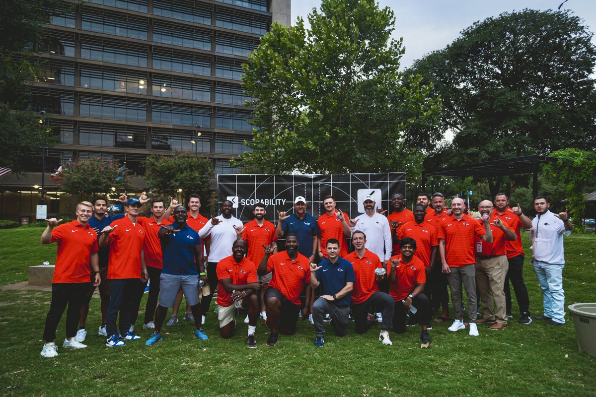 UTSAFTBL's tweet image. Thank you to all the THSCA coaches that came and talked ball at our Coaches Social at @PinkertonsBBQ ππ
Shout out to @scorability for helping us elevate our event!
#210TriangleOfToughness x #THSCA