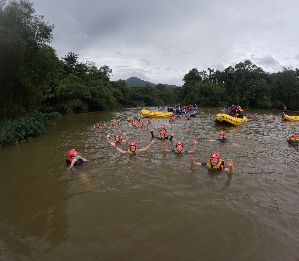 BlaiseOutdoor's tweet image. After our visit to the tea factory this morning we went white water rafting down Kelani Ganga river.