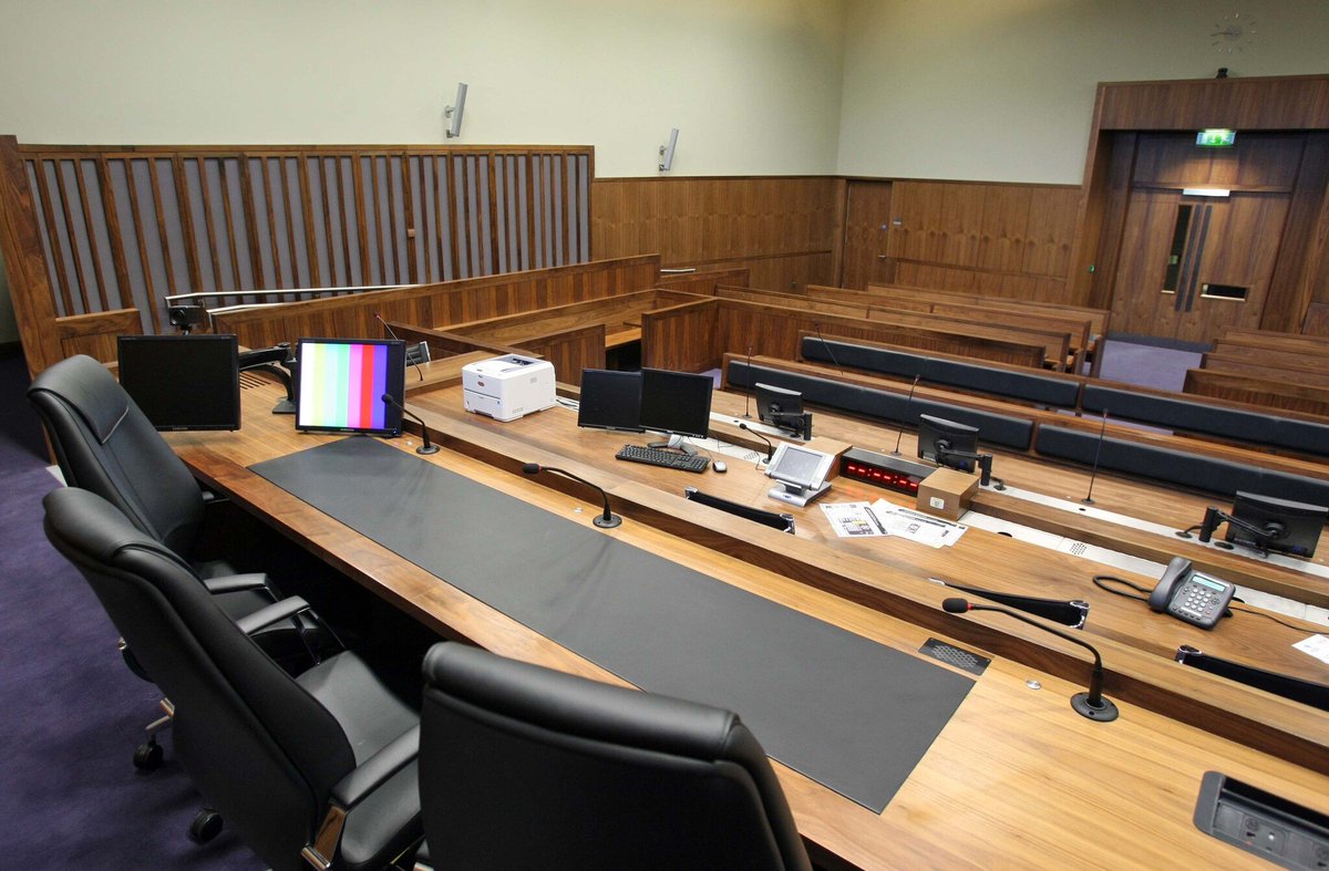 courtsnewsIRL's tweet image. A convicted killer previously jailed for "feud related" offences who has never had a job spent €100k carrying out “grandiose” renovations on his family home in Limerick, a court has heard.
courtsnewsireland.ie/convicted-kill…