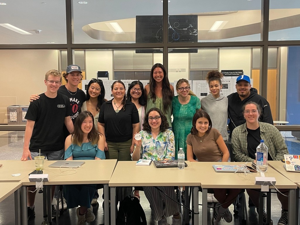 Austin Vida Editor &amp; Publisher Nancy Flores recently spoke to students from the Dow Jones News Fund summer editing internship program during their training at UT. 

We loved sharing with them what it means to be a mission-driven, independent, bilingual community newsroom! 💪