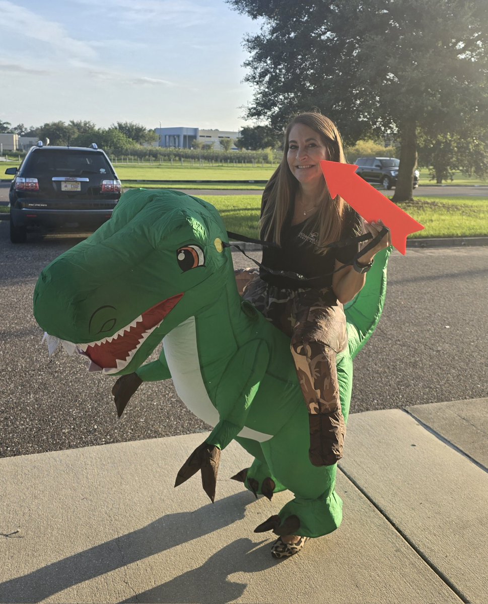 Our intrepid K-5 Science Supervisor greeting our new teachers and starting their day of training with a smile. <a href="/HCPSElemScience/">HCPSElemScience</a> <a href="/WeAreHAEST/">HAEST</a>