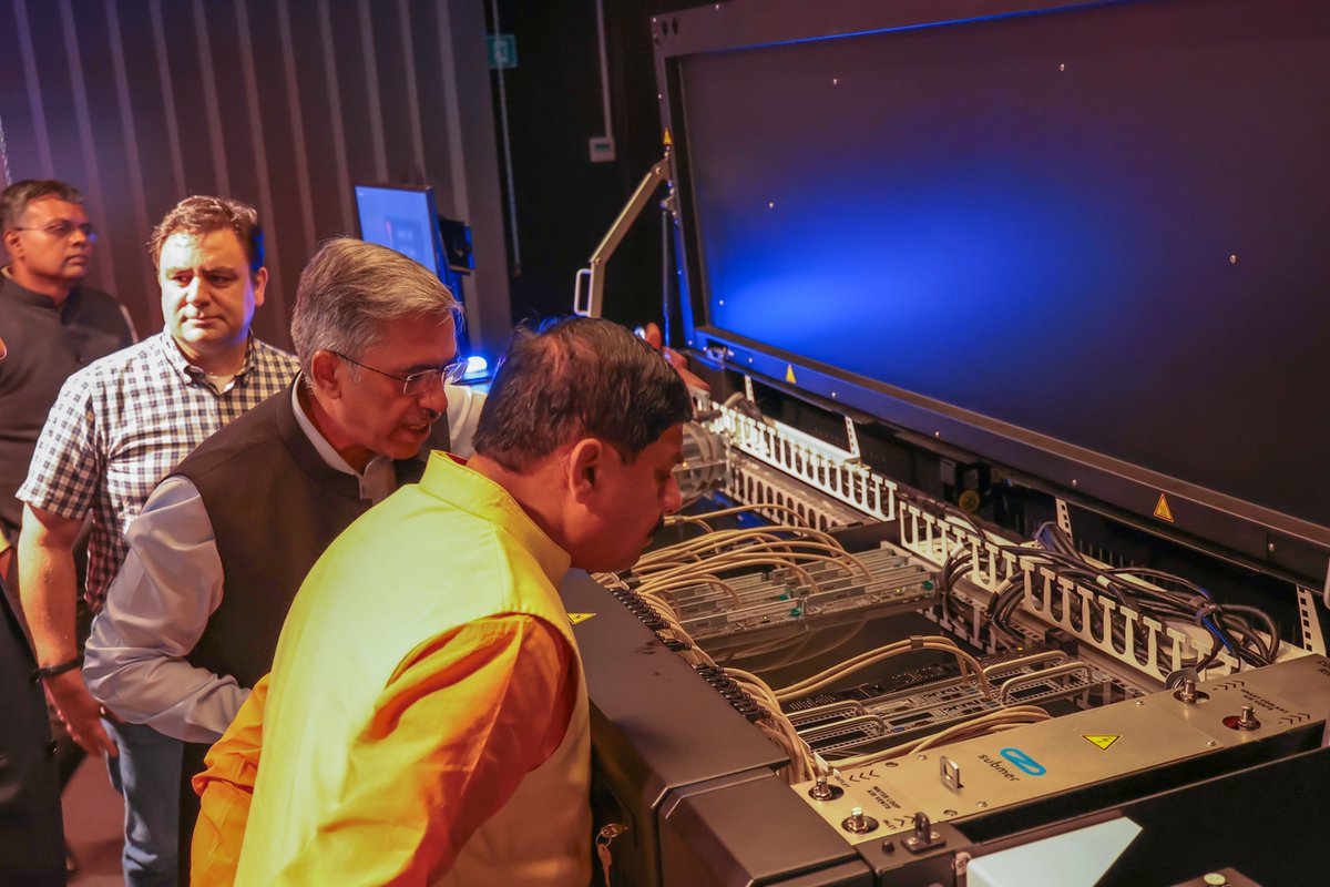 Highlights from a significant visit:

Hon’ble CM of Madhya Pradesh, Dr. Mohan Yadav, visited Submer Technologies in Barcelona — a global leader in sustainable data center solutions. Discussions focused on green tech, digital infrastructure &amp; future collaborations in India. 🇮🇳🤝🇪🇸