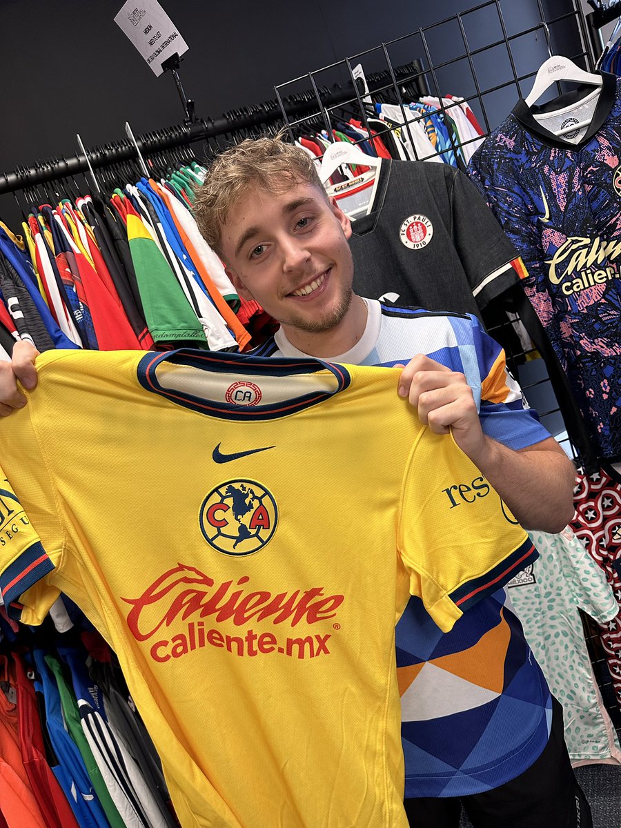 rfs_com's tweet image. We’ve had a delivery of these incredible @ClubAmerica shirts.

Unfortunately this has a pull, meaning we can’t sell it!

To win this shirt:
👉 Tag a mate
👉 Repost this

So fresh 🔥 

Good luck 🤞 
*this will also be ran on insta.
