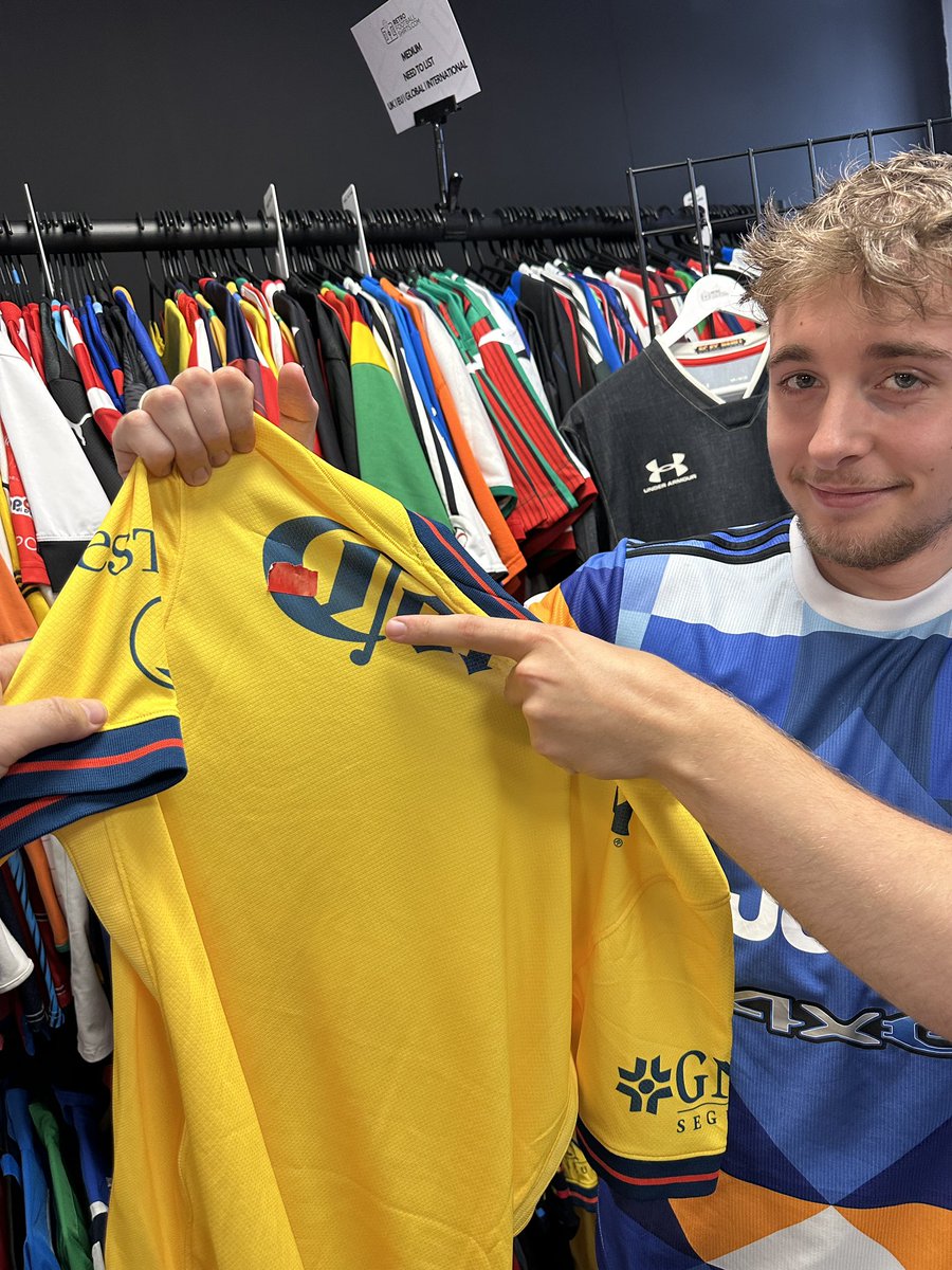 rfs_com's tweet image. We’ve had a delivery of these incredible @ClubAmerica shirts.

Unfortunately this has a pull, meaning we can’t sell it!

To win this shirt:
👉 Tag a mate
👉 Repost this

So fresh 🔥 

Good luck 🤞 
*this will also be ran on insta.