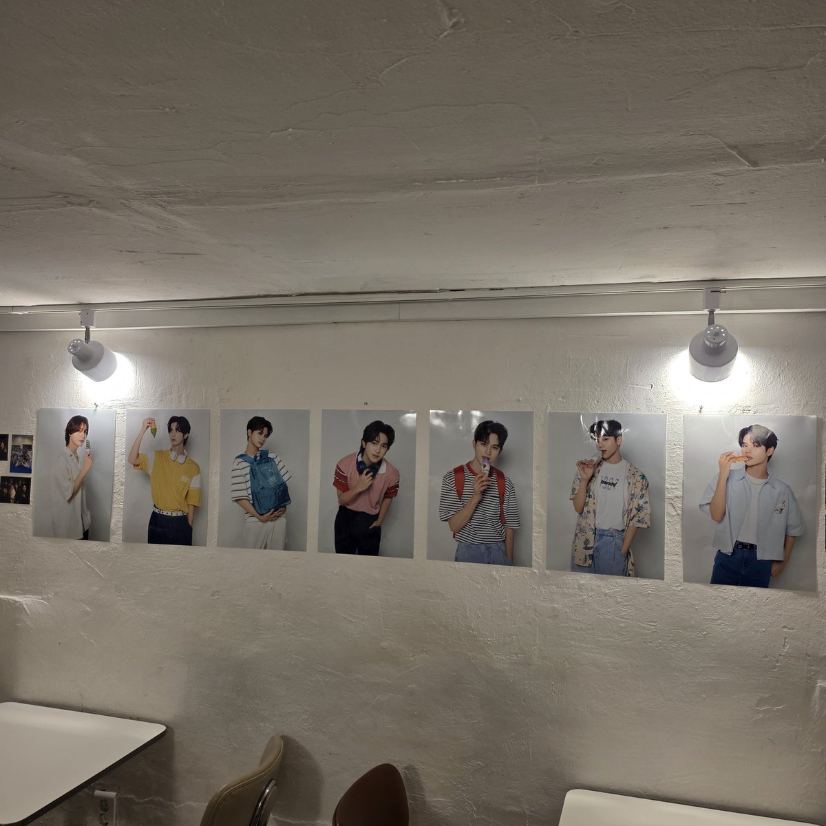 #호라이즌 데뷔카페 💌

🎁기본 특전 + 디저트 특전
📆7/22(화) ~ 7/24((목)
📍홍대 멜로우 
#호라이즌_데뷔2주년_축하해 
#HORI7ON_HAPPY_2ND_DEBUT_ANNIV

#VINCI #빈치 #KIM #킴 #KYLER #카일러 #REYSTER #레이스터 #WINSTON #윈스턴 
#JEROMY #제로미 #MARCUS #마커스 #ANCHOR #앵커 #호라이즌카페