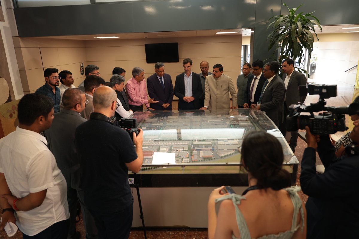 Highlights from a significant visit:
A delegation led by Hon’ble Madhya Pradesh CM Dr. Mohan Yadav visited Mercabarna, Barcelona’s central food hub. Discussions focused on cold chain logistics, food processing, and agri-export opportunities. 🇮🇳🤝🇪🇸
#IndiaInSpain #MPCatalonia