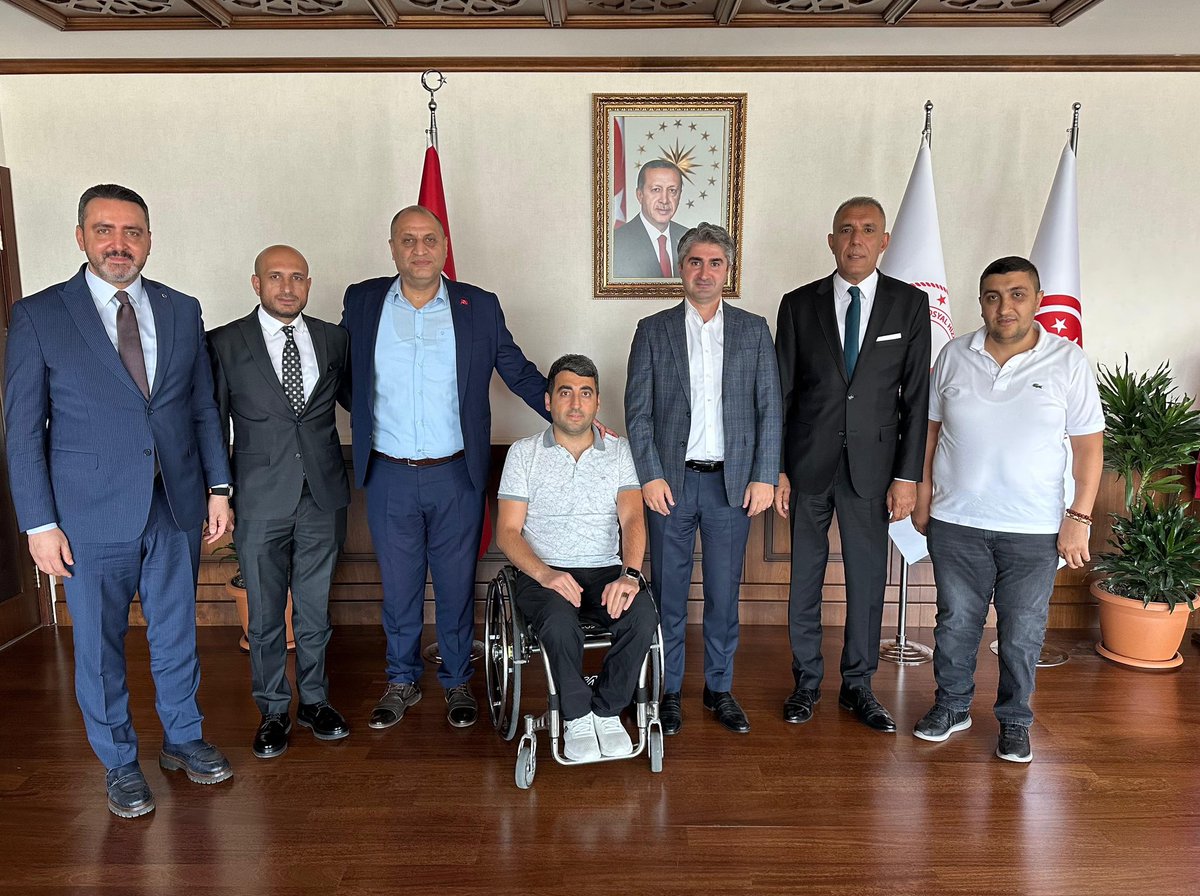 Kahraman Gazilerimiz Müslüm Öztürk, Levent Yücel, Tahir Şeker, Şakir Gülmez ve Yavuz Papağan'ı bakanlığımızda ağırladık.

Aziz vatanımız için fedakarlık gösteren gazilerimizin her zaman yanında olmaya devam edeceğiz.