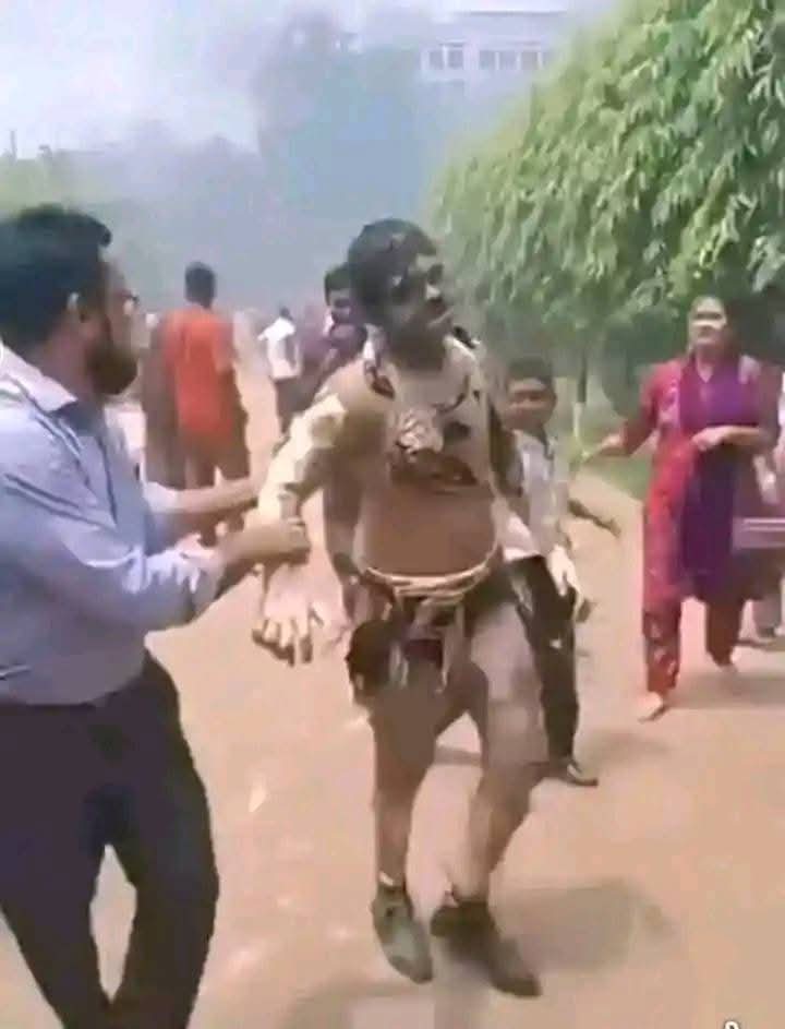 saurabh232326's tweet photo. बांग्लादेश में बड़ा हादसा! मेड इन चाइना F7 फाइटर प्लेन क्रैश हुआ, 16 छात्रों समेत 19 की मौत, 100 से ज्यादा लोग घायल। हादसे से मचा हड़कंप। #bangladeshplanecrash #Bangladesh
#AirForceF7 #F7Crash #BreakingNews #Bangladesh #ChinaAircraft https://t.co/fiZnZYBdw7