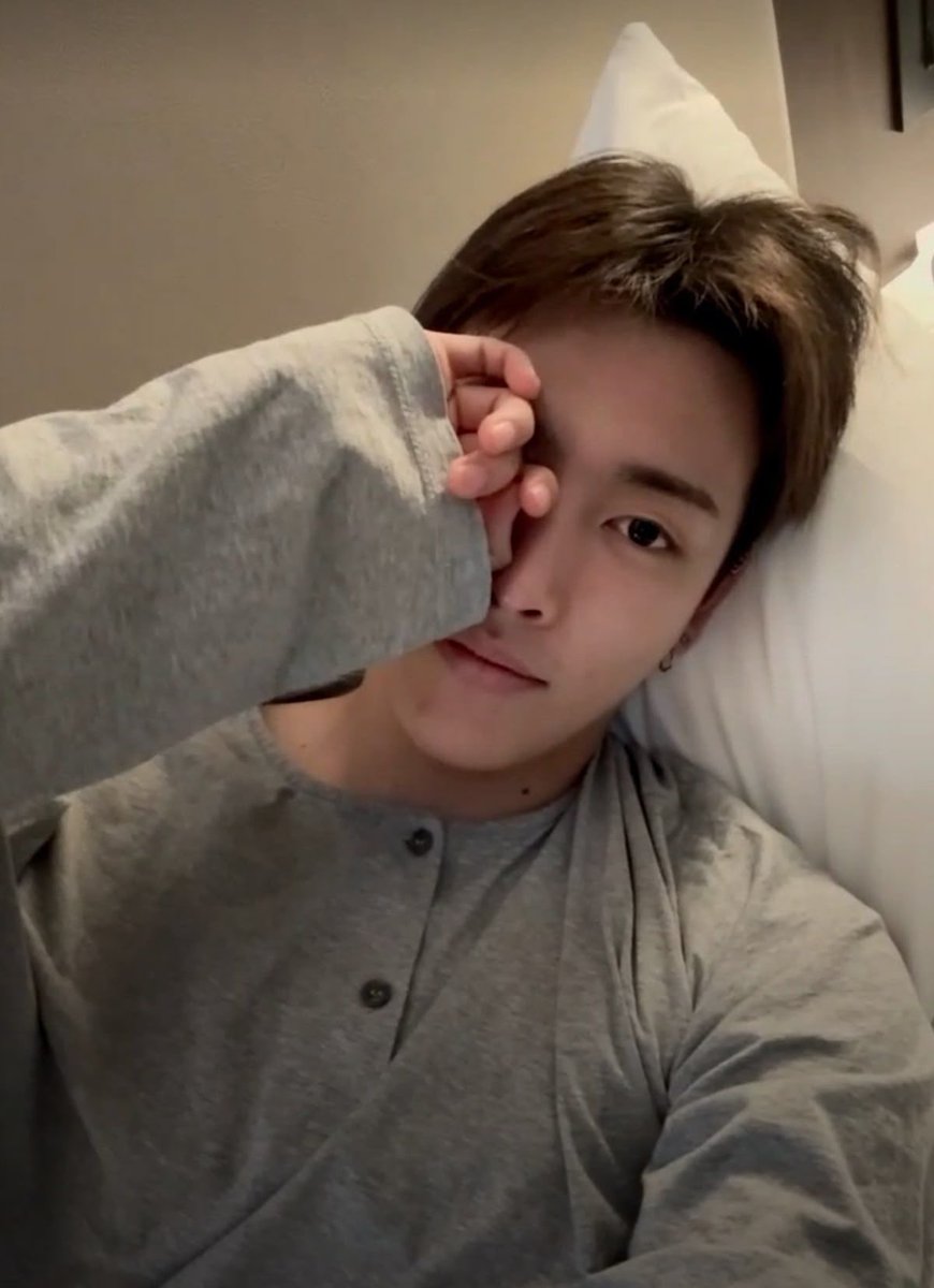 tired but our face cards never sleep 😇

#ATSD #AtinySelcaDay 
#HONGJOONG #홍중 #ATEEZ #에이티즈 #ATINY