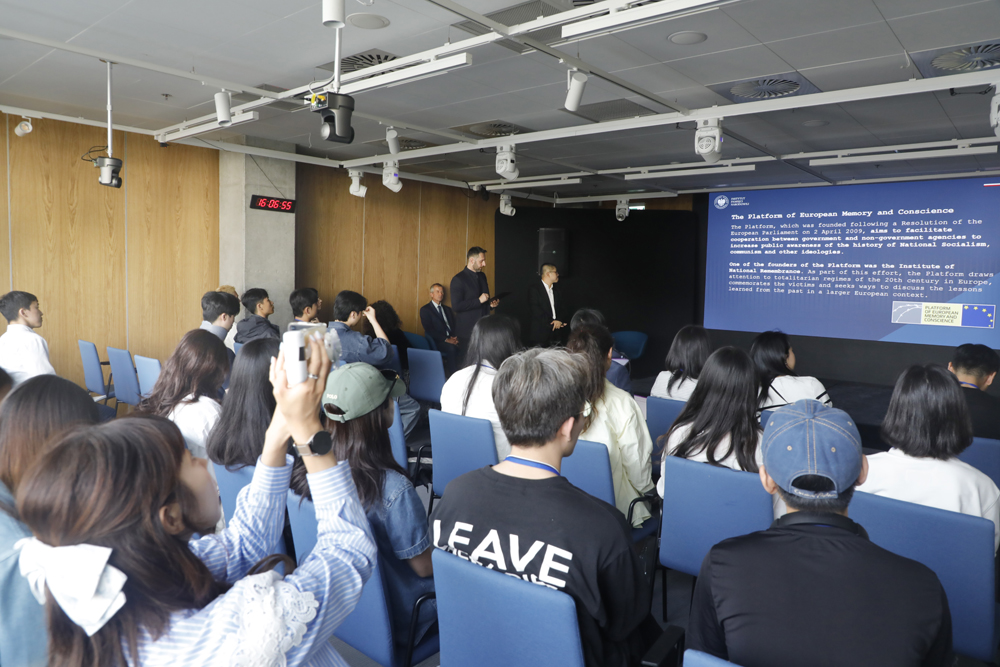 ipngovpl_eng's tweet image. Last Friday, representatives of the National Institute for Unification Education under the Ministry of Unification of the Republic of Korea visited the Institute of National Remembrance.
Read more: shorturl.at/s5hpd