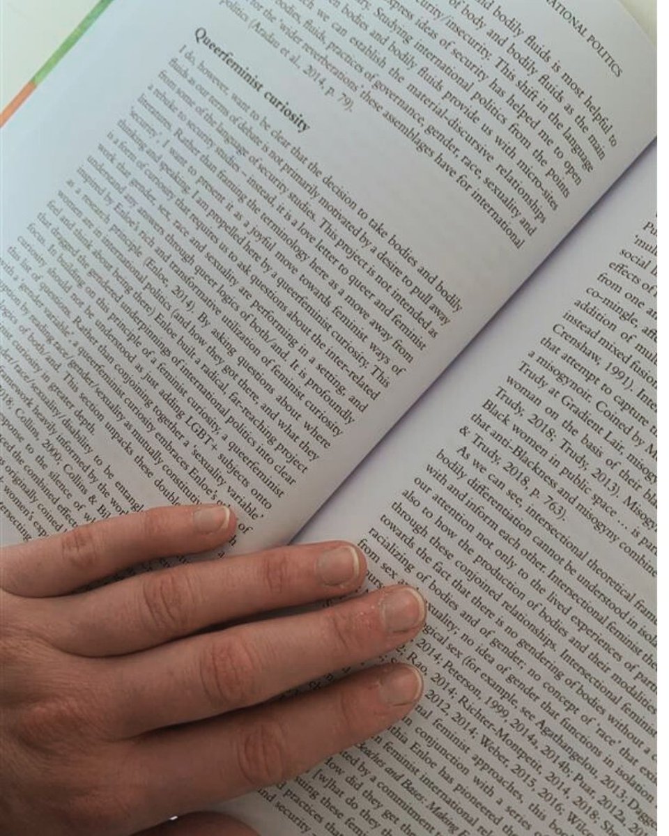 BrisUniPress's tweet image. Staff Pick. 📚✨
"This book gave me fresh insights into how our bodies are entangled in global issues like #Migration, #Health, and #Governance."
- Betty Mayock, Marketing and Conferences Assistant
ow.ly/9E2550Wl0hh