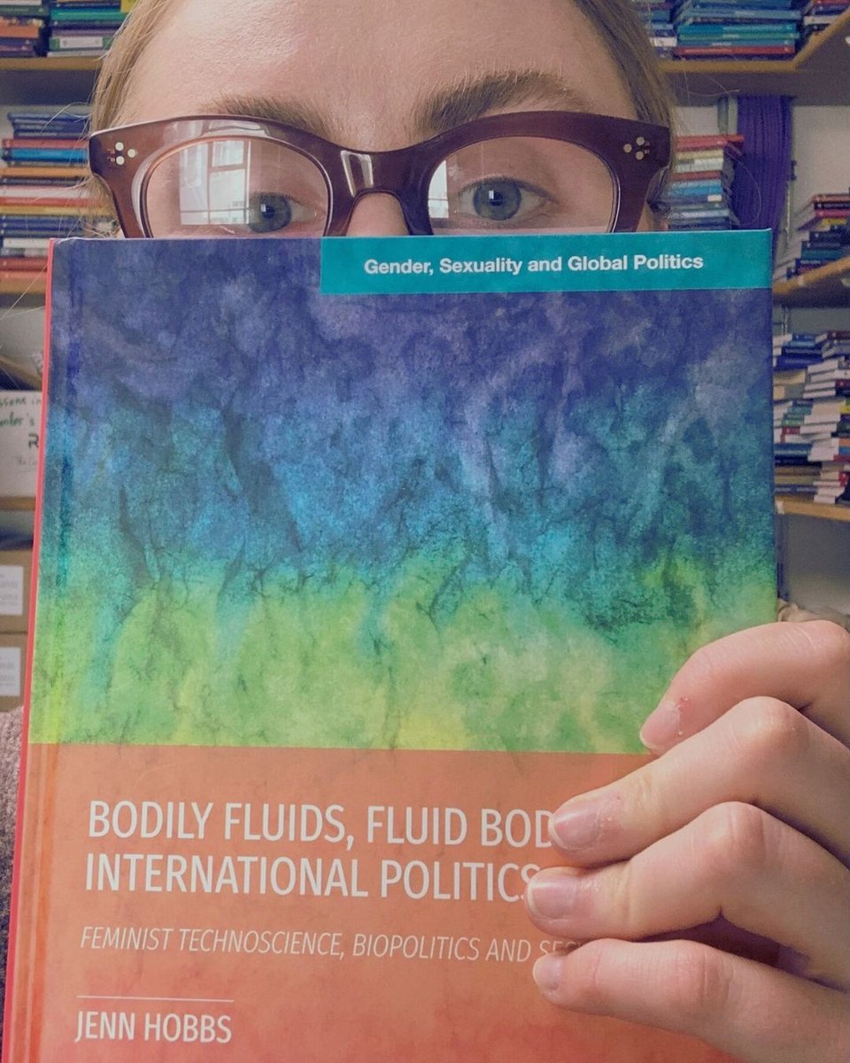 BrisUniPress's tweet image. Staff Pick. 📚✨
"This book gave me fresh insights into how our bodies are entangled in global issues like #Migration, #Health, and #Governance."
- Betty Mayock, Marketing and Conferences Assistant
ow.ly/9E2550Wl0hh