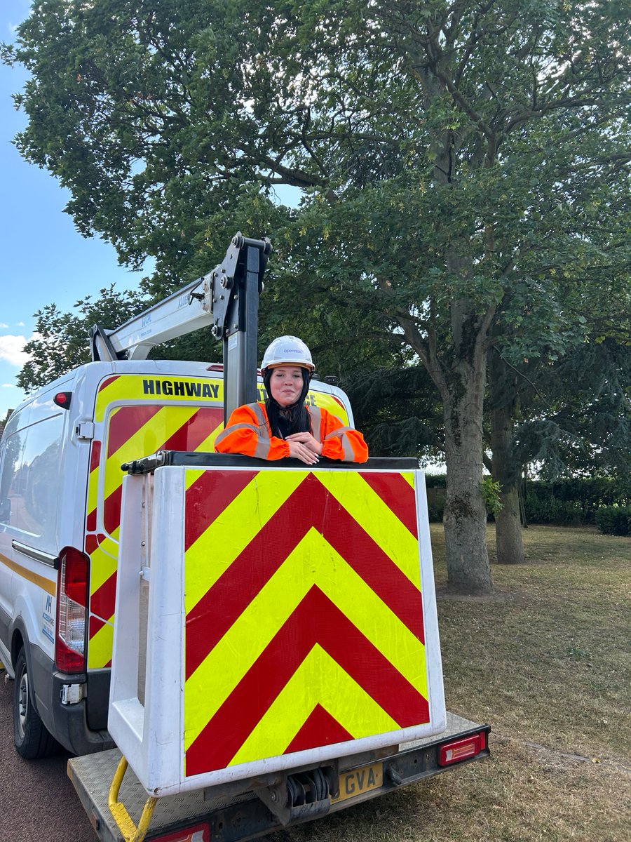 WeAreOpenreach's tweet image. At Openreach, we’re committed to creating opportunities that spark curiosity and inspire future engineers 💪

Exploring potential career paths, Mia-Rose loved joining her dad, specialist engineer Matt, for her Year 10 work experience with Openreach!

#WomeninEngineering