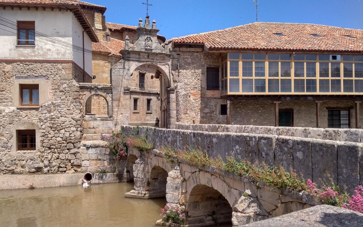¿Buscas un planazo único este verano? ¡Aguilar de Campoo te espera! Este Conjunto Histórico es una joya medieval que tienes que descubrir. #SUMMERWIND te lleva a sus rincones más secretos con guías oficiales: 23 de julio, 6 y 27 agosto, 11:30h (Colegiata San Miguel) #Turismoconpé