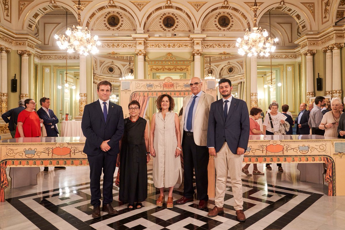 DiputacioGirona's tweet image. 📚L’exposició «Walter Benjamin. Un viatge per l’imaginari infantil entre Berlín, Barcelona i Portbou» es pot visitar fins aquest diumenge al @Liceu_cat‼️
✅La #DdGi ha cedit la mostra, que recull la seva col·lecció de llibres infantils, àlbums de cromos i joguines.…