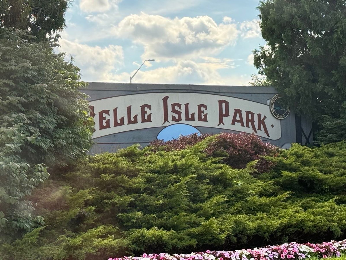 SenatorSlotkin's tweet image. Belle Isle is a must-visit for every Michigander and anyone visiting our state. And during National Parks and Recreation Month, I was happy to get the official tour with the @MichiganDNR.
At over 900 acres, this Detroit gem is the second most visited state park in the entire…