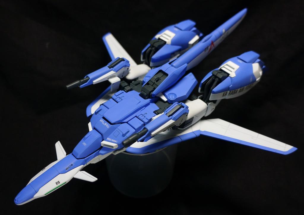 Taiyo209's tweet image. 棚を整理してゼータプラスコーナーにしてみた。MSの中で1番好きなのよね。プラモは20年前にMG作ったきりなんだけど。また物が増えたら配置変わりそうだから今だけ。