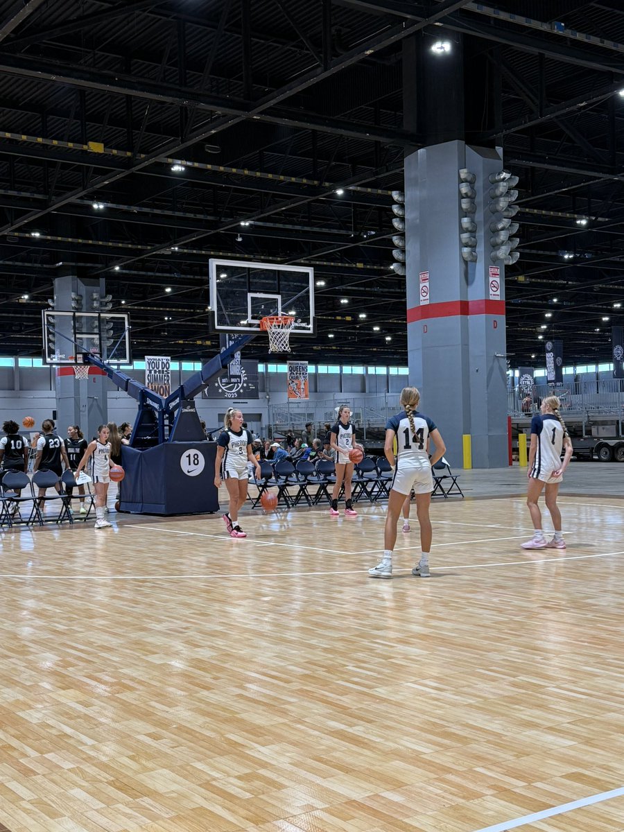 MoPhenomIOWA's tweet image. 14u getting up bright and early for that 🏆 on court 18.