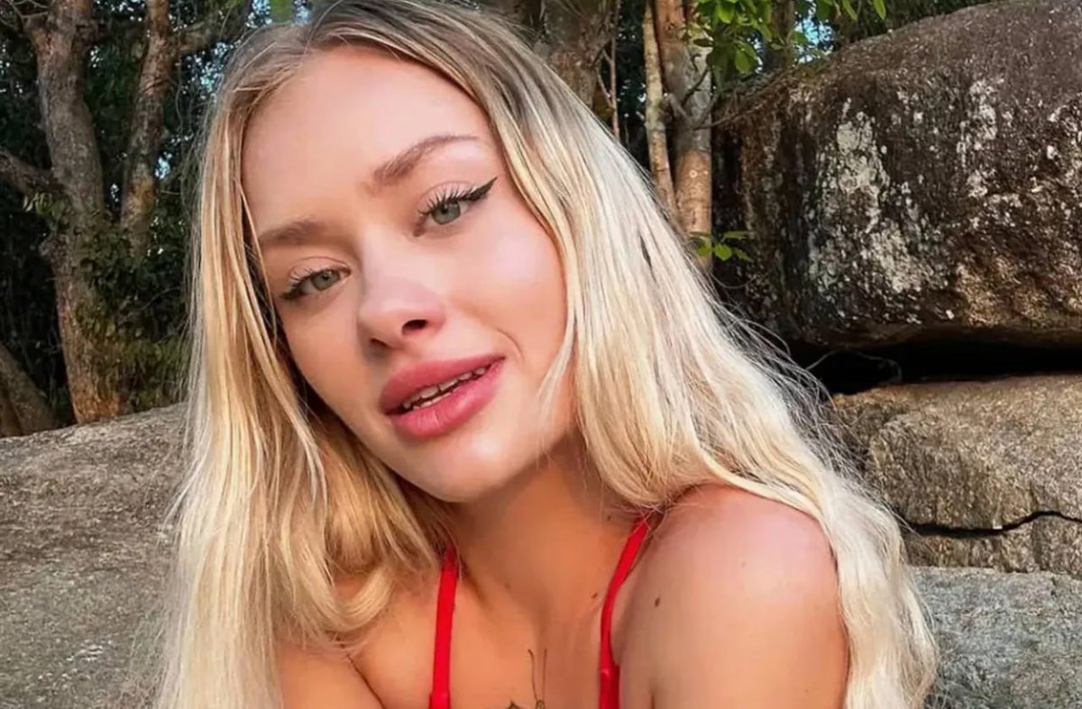 По её словам, всё началось с безобидной поездки в Дубай «на фотосессию и день рождения подруги». Там в караоке она познакомилась с неким Артёмом, а позже — в компании с ним и другими — оказалась в номере отеля. 

И почему я, блин, не верю про "я такая наивная и чистая!"😶