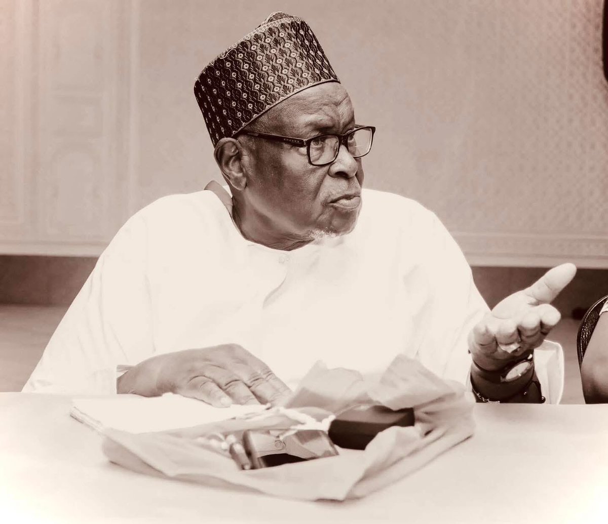 HassanAliJoho's tweet image. Inna lillahi wa inna ilayhi raji'un
It is with deep sorrow and heartfelt grief that I extend my condolences following the passing of Dr. Ismael Said Mboya.
His departure is not only a profound personal loss to many but a significant void in the academic and maritime spheres,…