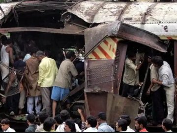 realahart's tweet image. BREAKING NEWS: SHOCKING MUMBAI 7/11 BLASTS ACQUITTAL
Mumbai, India – July 21, 2025
In a stunning turn of events, the Bombay High Court today acquitted all 12 individuals previously convicted in the devastating 2006 Mumbai train bombings. The verdict, delivered nearly two…