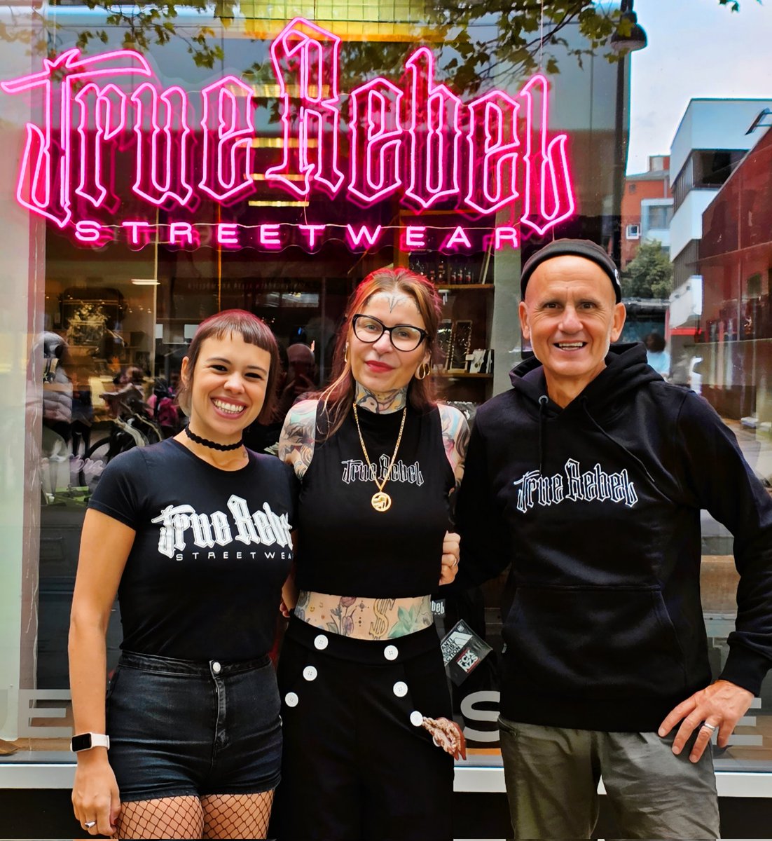 LosFastidios91's tweet image. When we visit Hamburg (D), True Rebel Store  is the inevitable stopover, the best shop and brand in Town 🏴‍☠️ Cheers&apos;n&apos;Love from Altona district!!! LOS FASTIDIOS