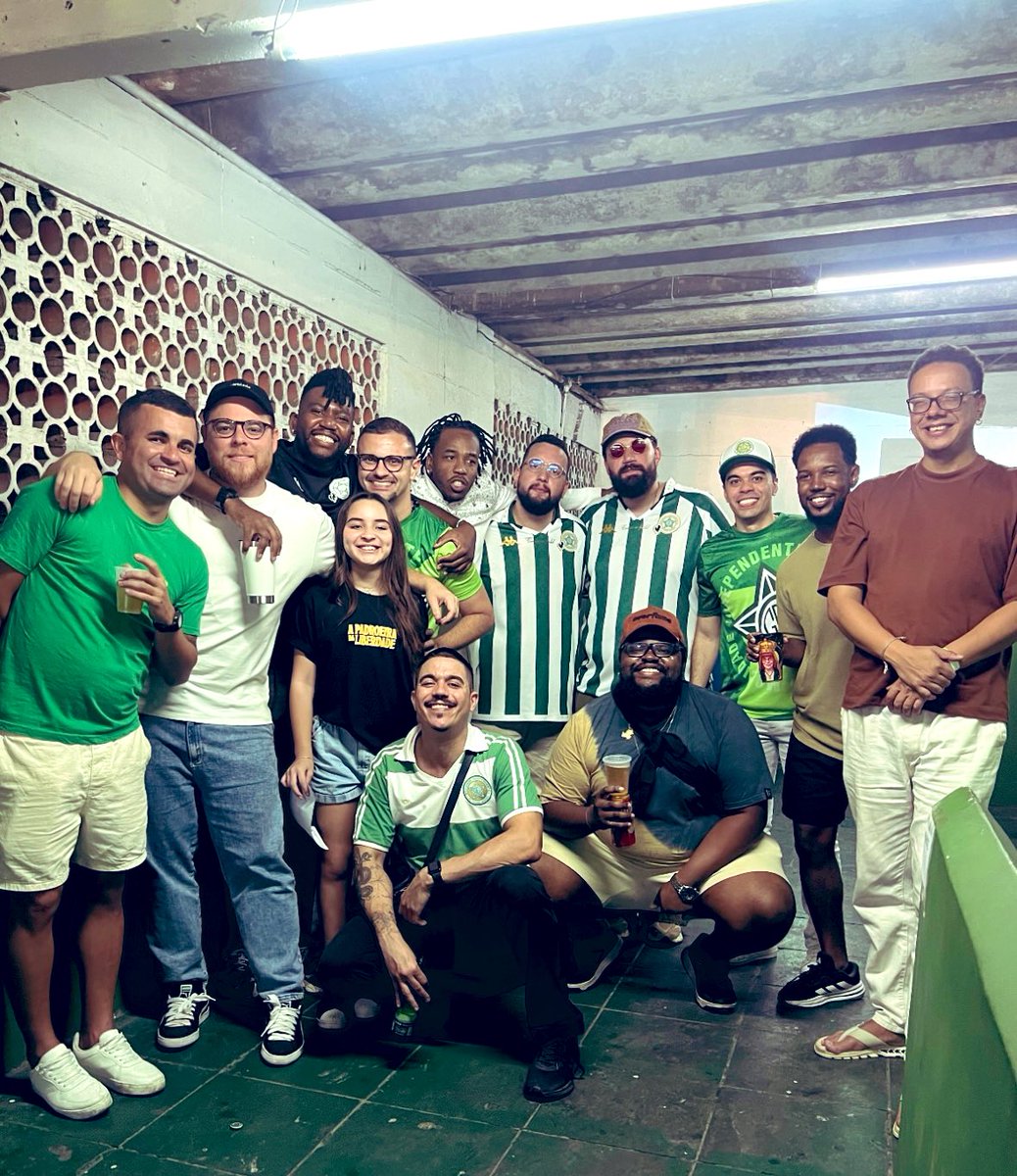 bryanclemrj's tweet image. Espero que minha filha não escute nada que nenhum ser dessa foto possa falar.
De resto, obrigado a todos por um domingo especial na nossa casa.