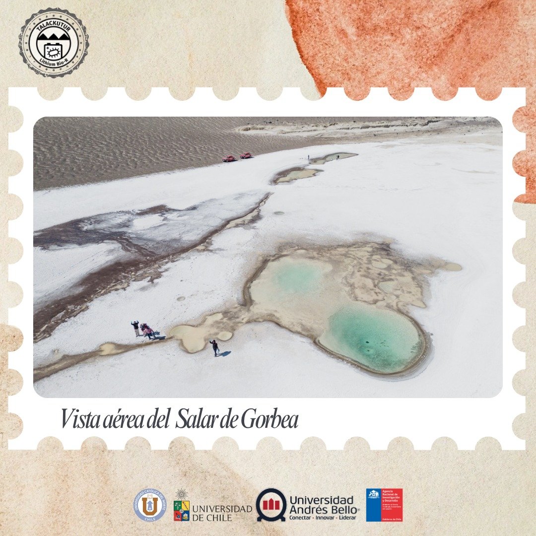 Lithium_rucn's tweet image. 🌄 ¡Seguimos con otra postal de ciencia en altura en nuestra serie #PostalesTalackutur!
📍 Séptima postal
📆 Abril 2025 – Segunda campaña de terreno
🧭 Salar de Gorbea, Altiplano chileno (aprox. 3.900 m s.n.m.)
📷 Fotografía aérea: Álvaro Rojas (Atacamensis).