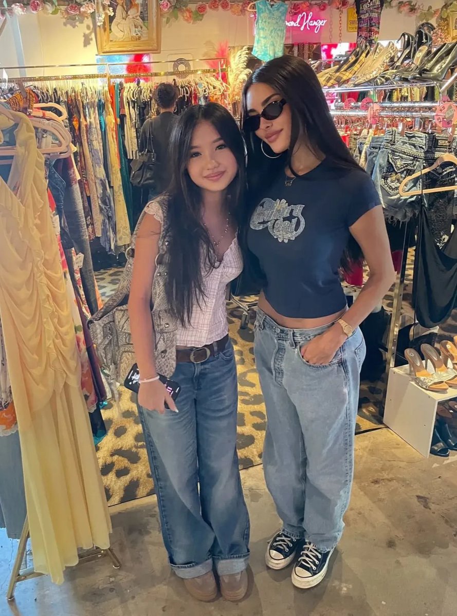 madisonchart's tweet image. Madison Beer and a fan are breathtakingly beautiful at The Diamond Hanger store in LA.