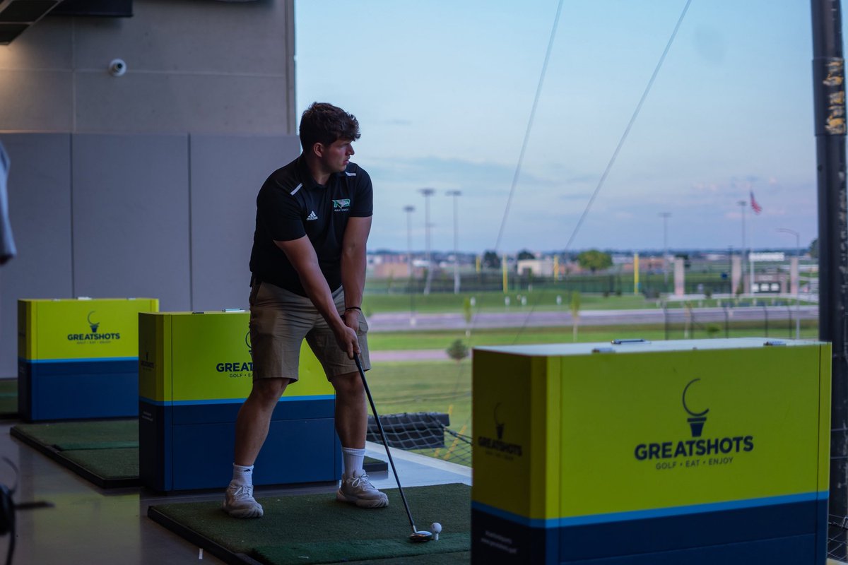 North Dakota Football (@undfootball) on Twitter photo Kicked off #MVFCMediaDay25 with a little golf! 
#UNDproud Kicked off #MVFCMediaDay25 with a little golf! 
#UNDproud