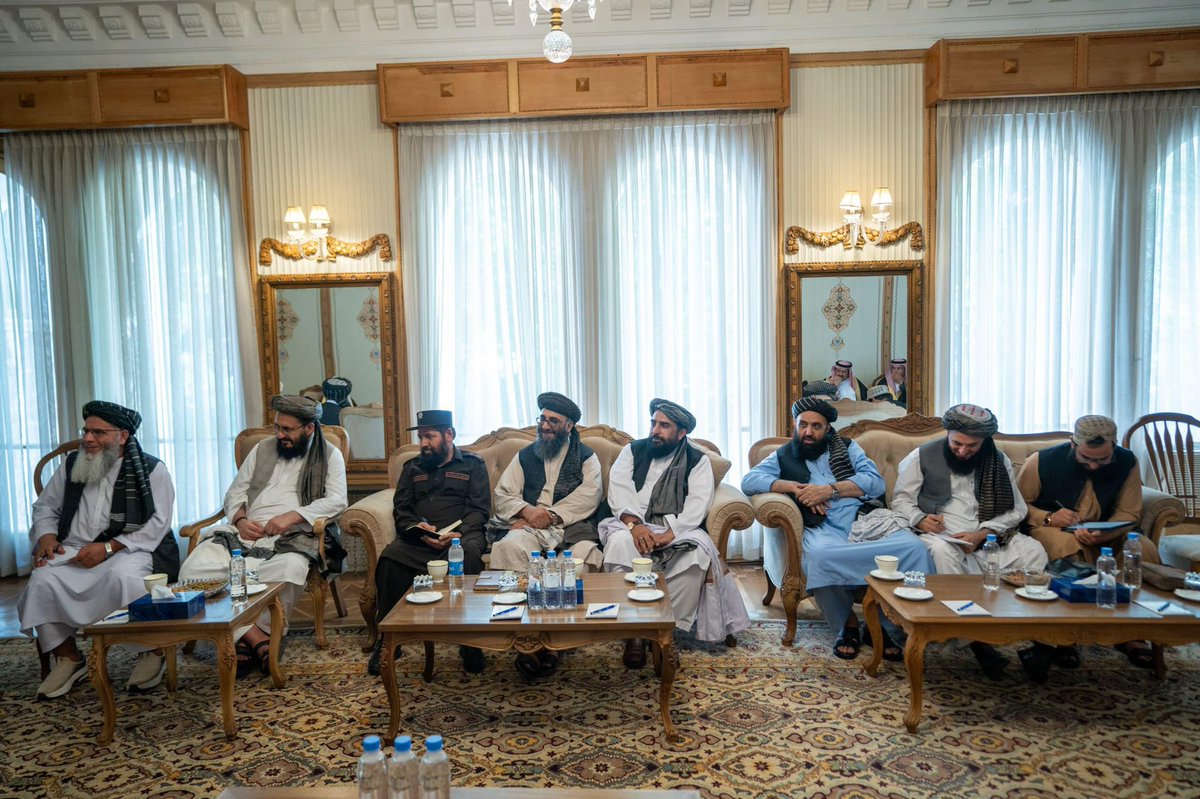 BashardostAfg's tweet image. امت واحد!
وزیر داخله طالبان با داکتر محمد بن عبدالکریم العیسی، دبیرکل رابطۀ العالم الاسلامی و هیأت همراهش دیدار کرد.
رئیس رابطۀ العالم الاسلامی گفت:
ما افتخار میکنیم که امروز در فضای امن افغانستان با مسؤولان امارت اسلامی دیدار میکنیم.