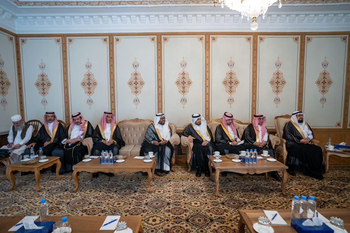 BashardostAfg's tweet image. امت واحد!
وزیر داخله طالبان با داکتر محمد بن عبدالکریم العیسی، دبیرکل رابطۀ العالم الاسلامی و هیأت همراهش دیدار کرد.
رئیس رابطۀ العالم الاسلامی گفت:
ما افتخار میکنیم که امروز در فضای امن افغانستان با مسؤولان امارت اسلامی دیدار میکنیم.