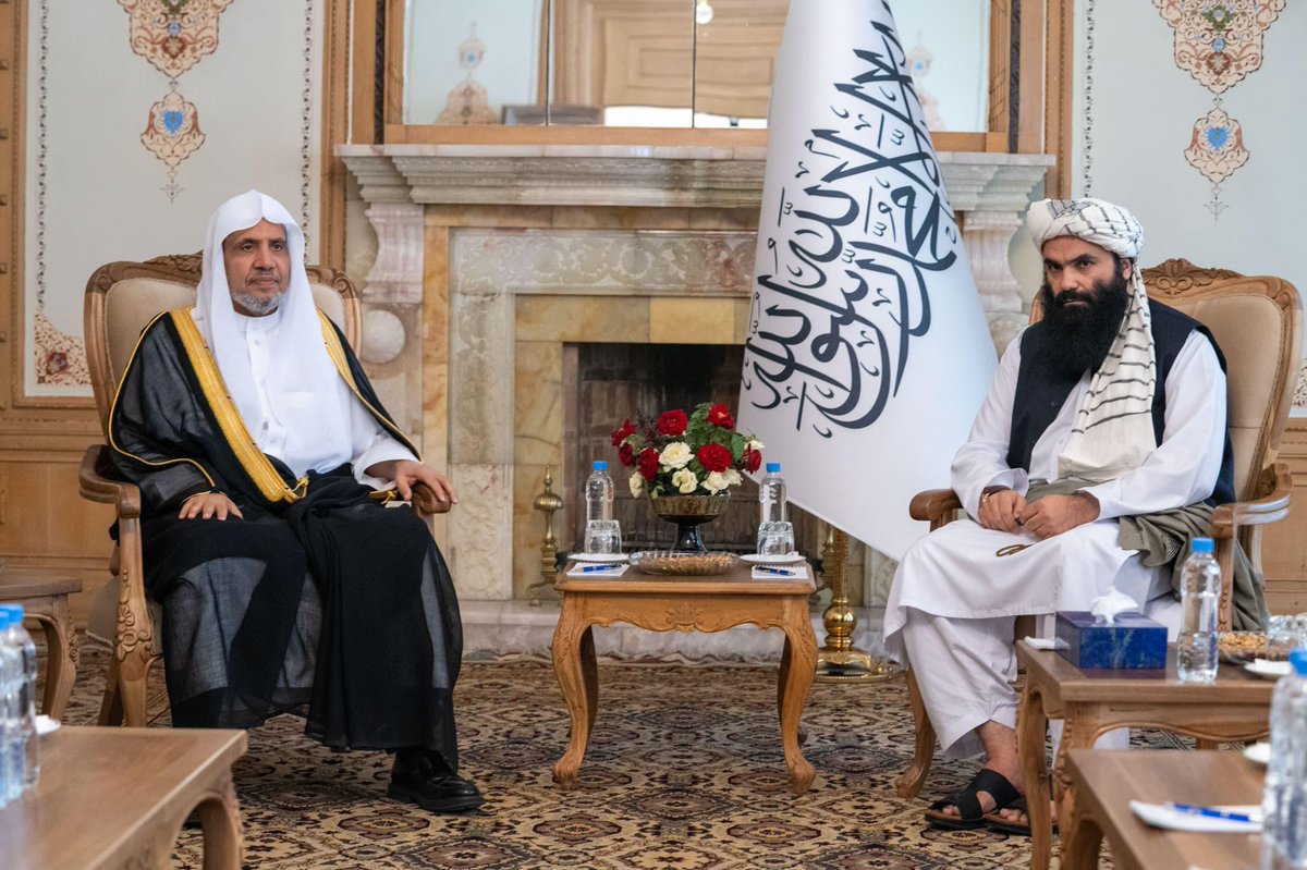 BashardostAfg's tweet image. امت واحد!
وزیر داخله طالبان با داکتر محمد بن عبدالکریم العیسی، دبیرکل رابطۀ العالم الاسلامی و هیأت همراهش دیدار کرد.
رئیس رابطۀ العالم الاسلامی گفت:
ما افتخار میکنیم که امروز در فضای امن افغانستان با مسؤولان امارت اسلامی دیدار میکنیم.